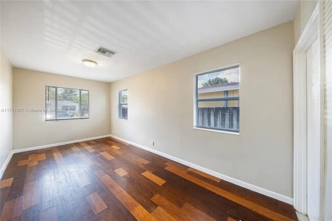 Building Photo - Adams Street