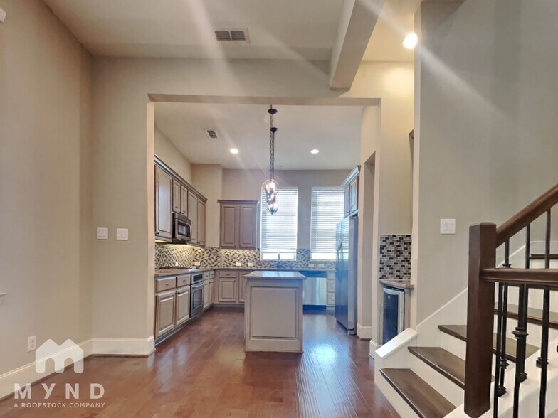 Building Photo - 5430 Cornish St