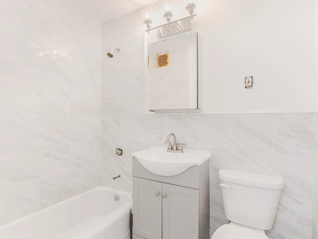 Building Photo - 185 Hall St