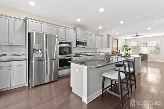 Building Photo - 905 Chalmers Ln