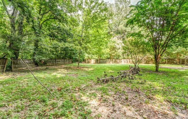 Building Photo - 4036 N Lake Forest Dr