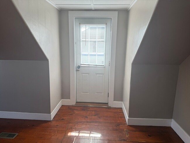 Building Photo - 406-408-408 Court St