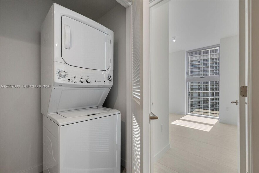 Building Photo - 77 SE 5th St