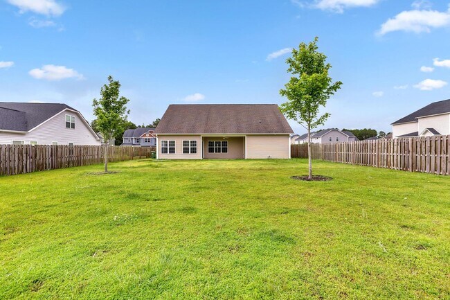 Building Photo - Large 4 bedroom home available now!
