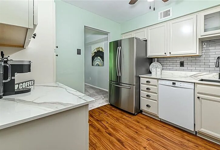 Building Photo - 553 Sloop Rd