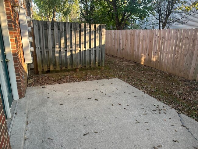 Building Photo - 2005 River Ridge Rd