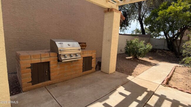 Building Photo - 2207 W Ironwood Dr