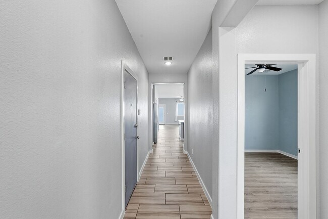 Building Photo - 3917 Desert Bluff Dr