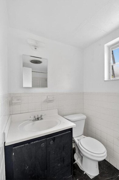 Building Photo - 1406 Barton Rd