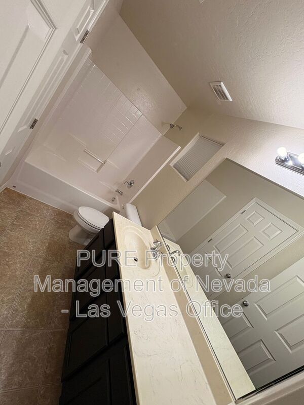 Building Photo - 968 Via Gandalfi