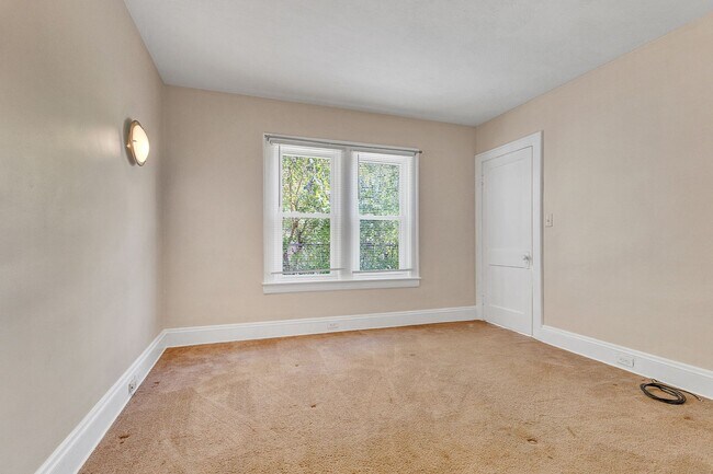 Building Photo - 3250 Berkshire Rd