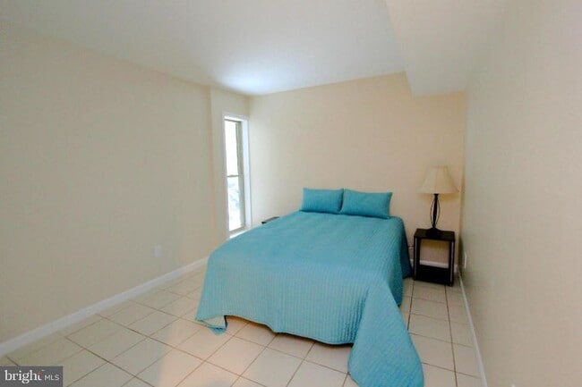 Building Photo - 5818 Royal Ridge Dr