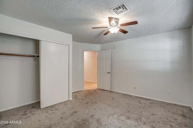 Building Photo - 815 E Calle Del Norte