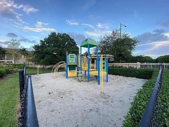 Building Photo - 5001 Wiles Rd