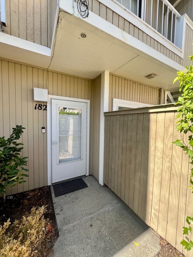 Building Photo - Stunning, spacious and large Milpitas cond...