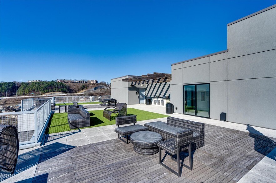 Building Photo - 411 Fairpoint St