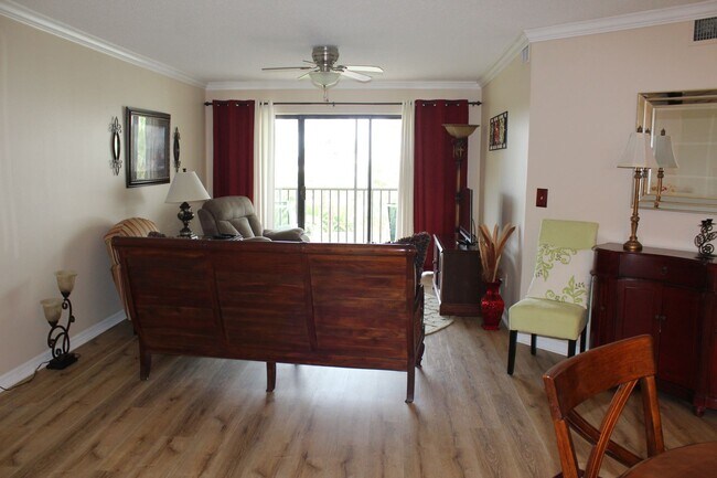 Building Photo - Furnished condo