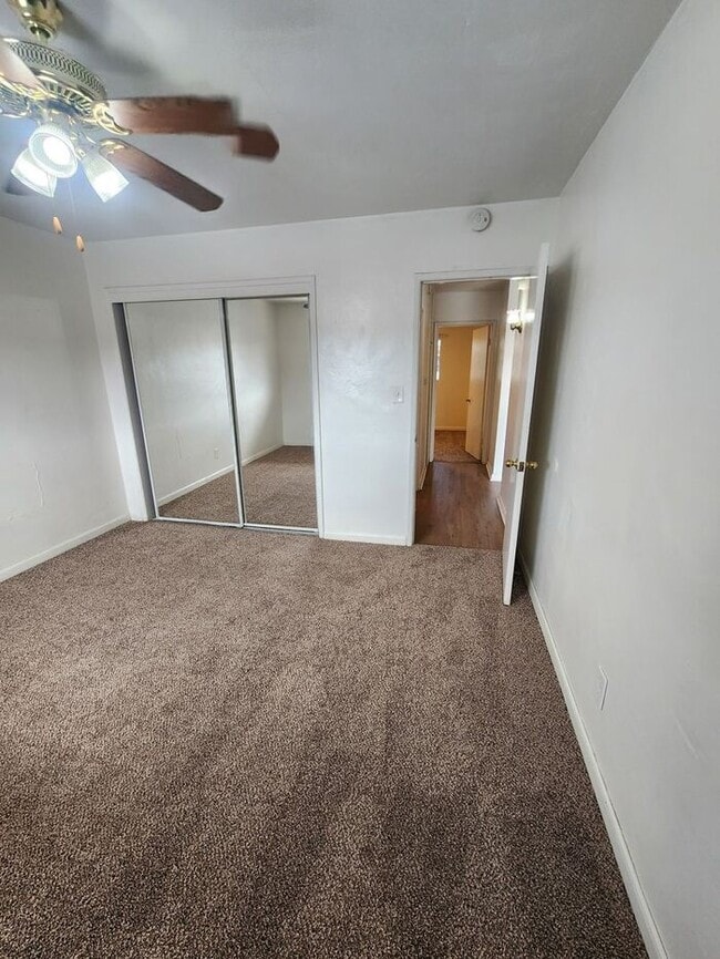 Building Photo - $1000 REBATE!SPACIOUS 2BR/1BA Unit with pr...