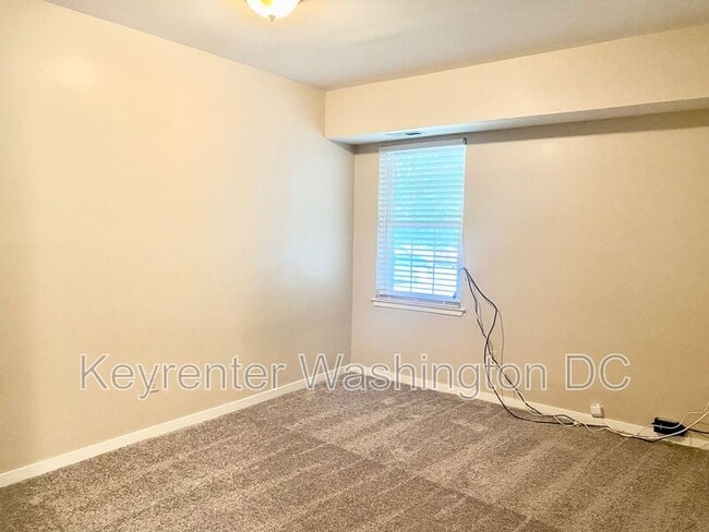 Building Photo - 17405 Pipers Way