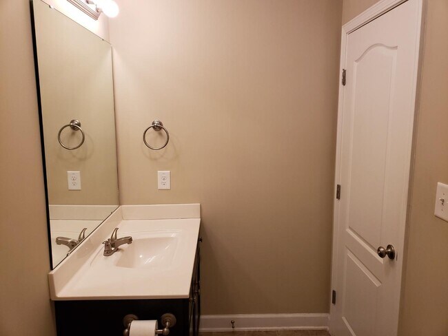 Building Photo - 211 Rainmaker St