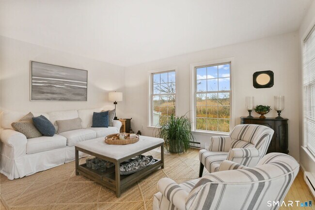 Building Photo - 1236 Fairfield Beach Rd