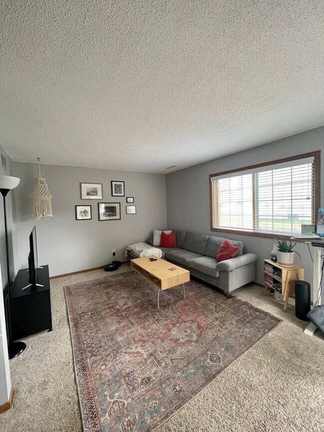 Building Photo - 185 Heather Ln