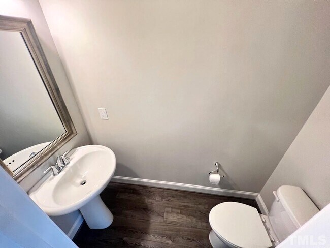 Building Photo - 4 Bedroom 3 Bath Townhome for Rent North S...