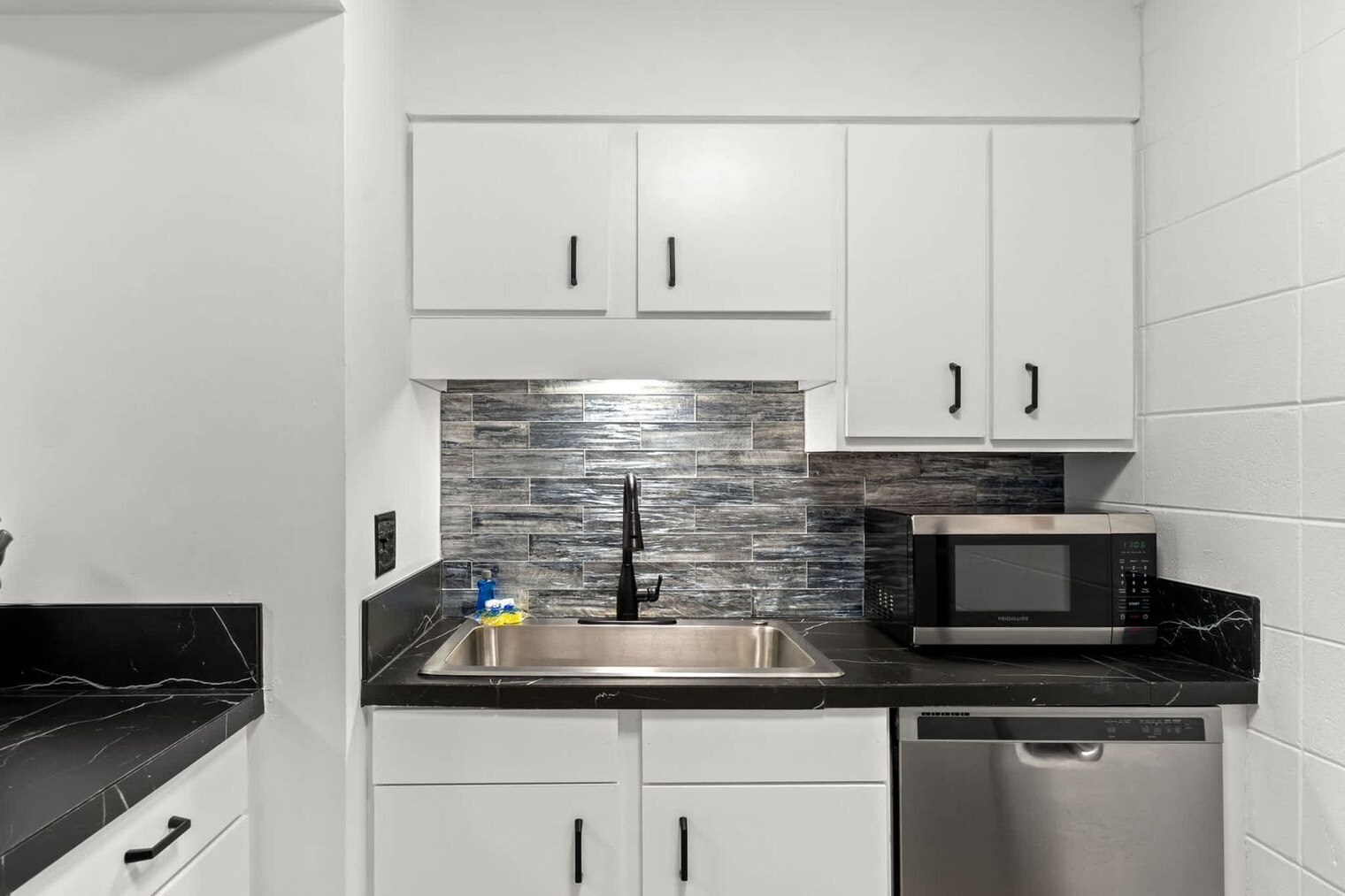 Building Photo - 4000 Gulf Terrace Dr
