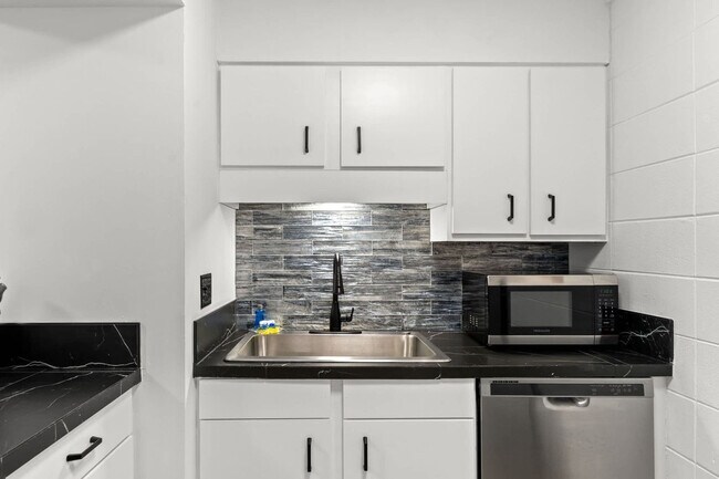 Building Photo - 4000 Gulf Terrace Dr