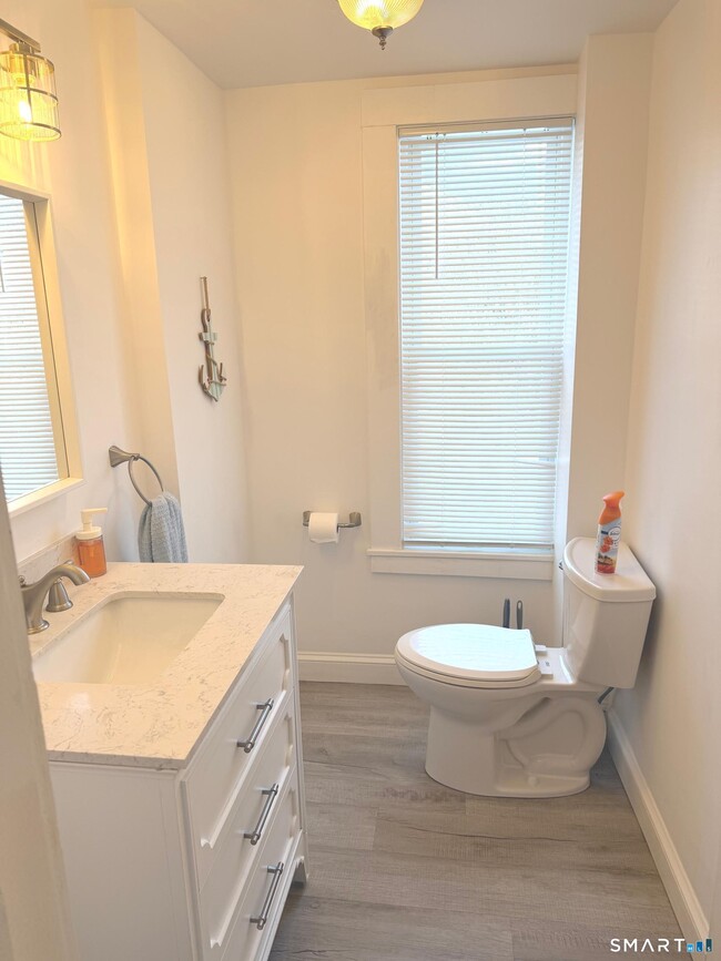 Building Photo - 246 Ledyard St