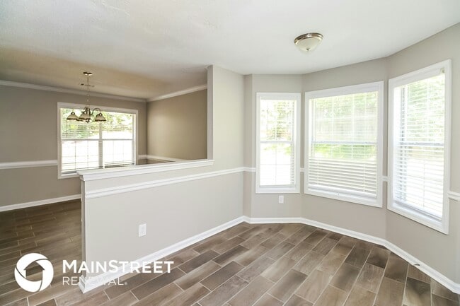 Building Photo - 1012 Forest Glen