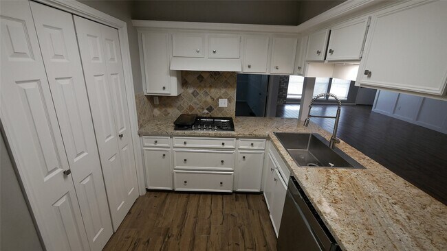 Building Photo - 22014 Grand Forks Dr