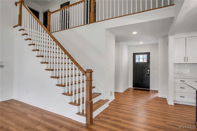 Building Photo - 6 Rolling Woods Ln