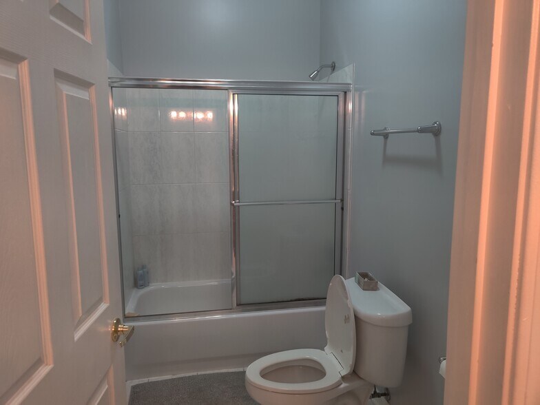 Guest bathroom - 1222 E 64th St