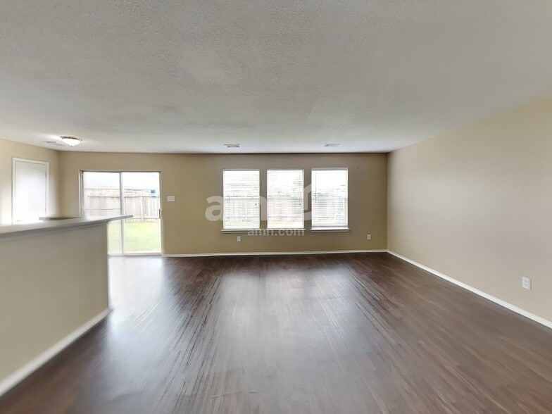 Building Photo - 9618 Lasbury Dr