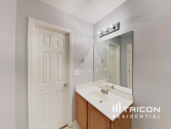 Building Photo - 6692 Villa Ct
