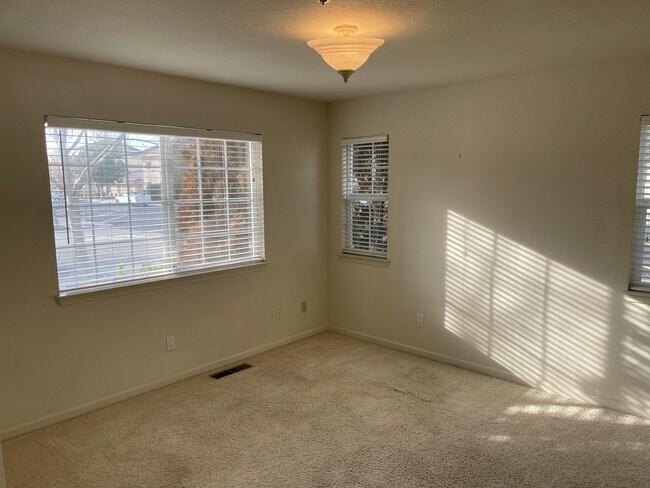 Building Photo - 508 S K St