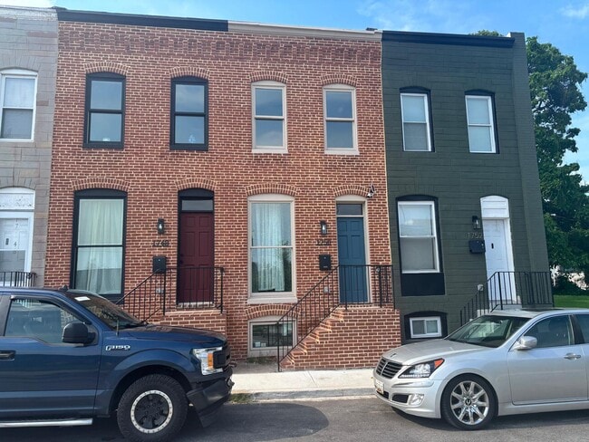 Building Photo - 1742 Llewelyn Ave