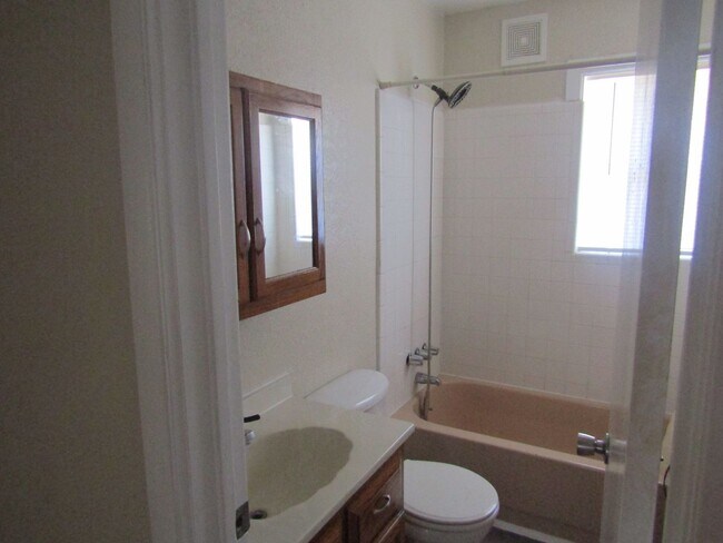 Building Photo - 1306 Garth Dr
