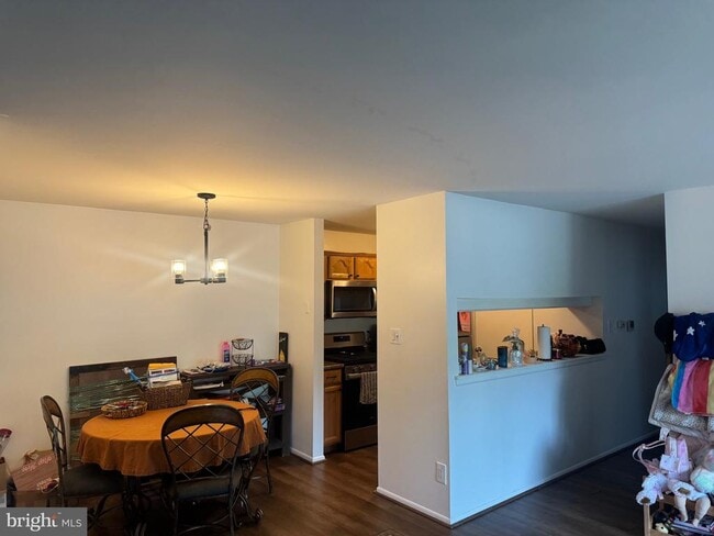 Building Photo - 1001 Woodhollow Dr