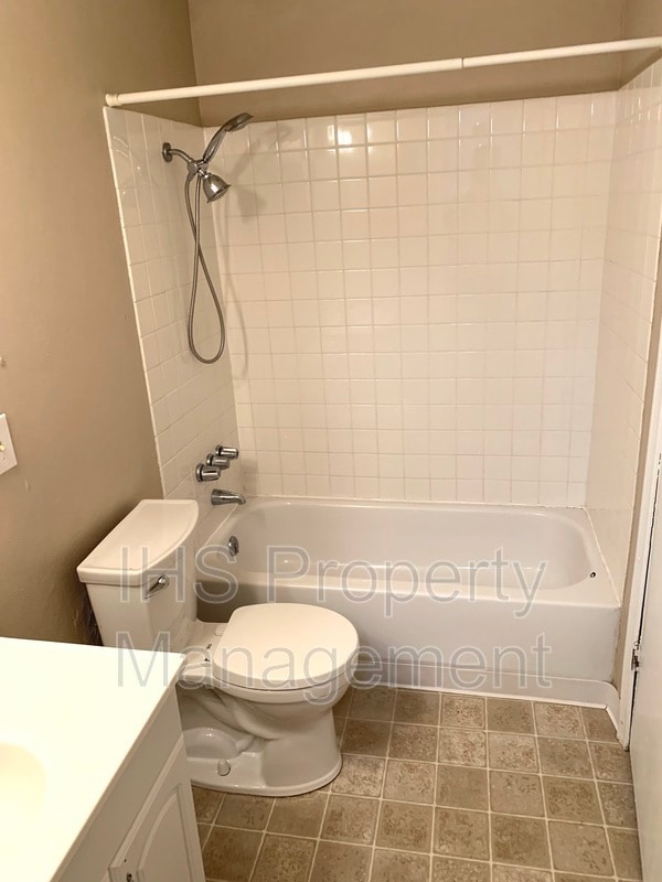Building Photo - 912 E Eastlake Dr
