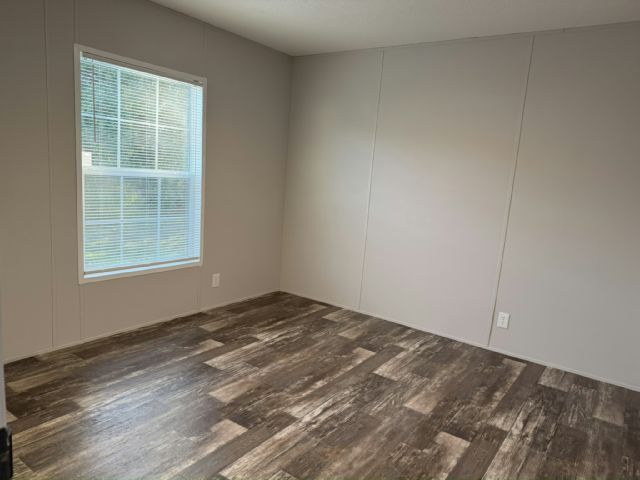 Building Photo - 1400 Banana Rd