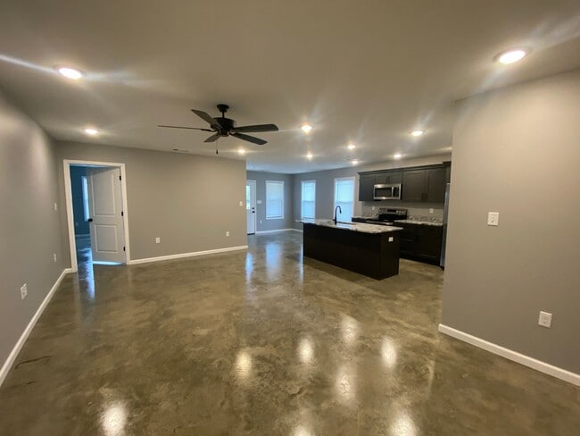 Building Photo - 2011 Maurice St