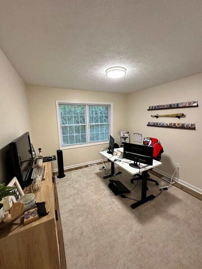 Building Photo - 1641 York Dr NW