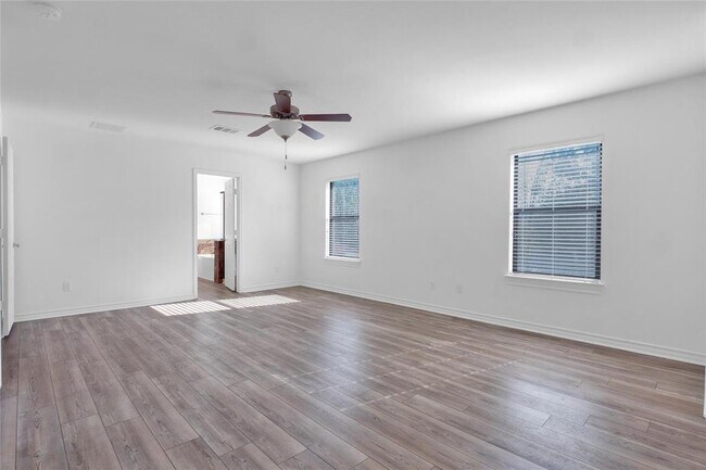 Building Photo - 10217 English Oak Dr