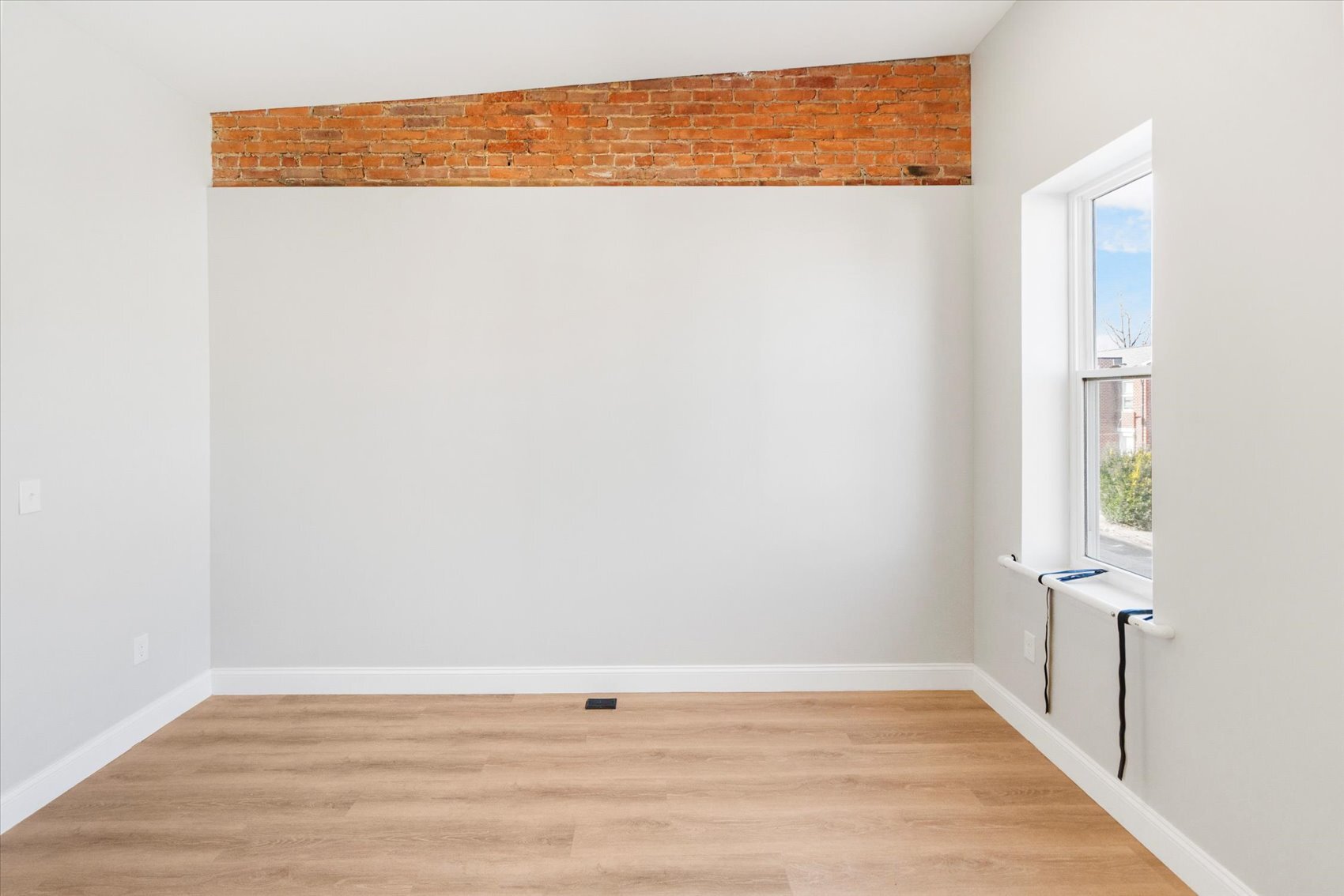 Building Photo - 1415 E Lanvale St