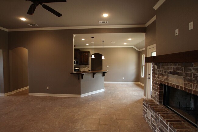 Building Photo - Coming Soon-Beautiful 3 bedroom 2 bath home in Flint!