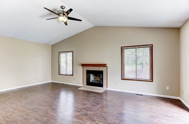 Building Photo - 4 Bedroom Home in Powell