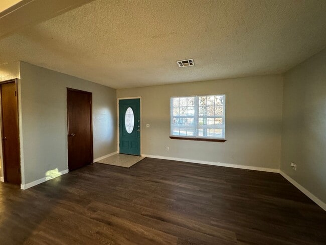 Building Photo - Charming home in North Edmond + 2 bedrooms