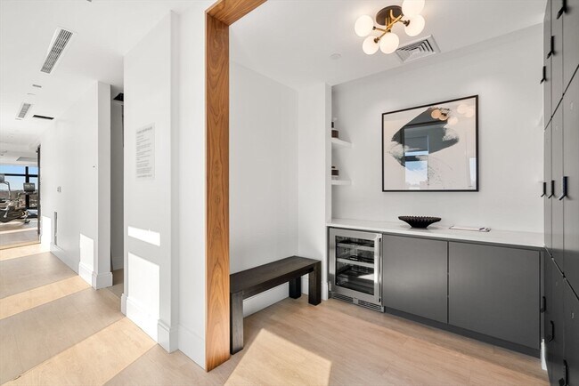 Building Photo - 191 Washington St